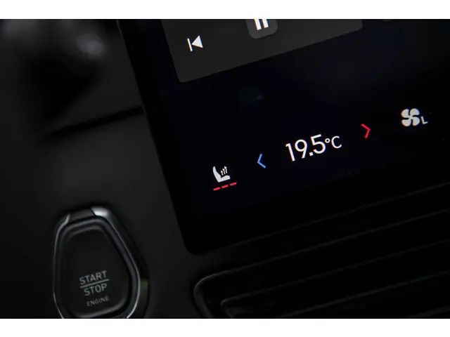 Lynk & Co 01 1.5 Plug-in Hybrid More 2025 Hybride Benzine 25