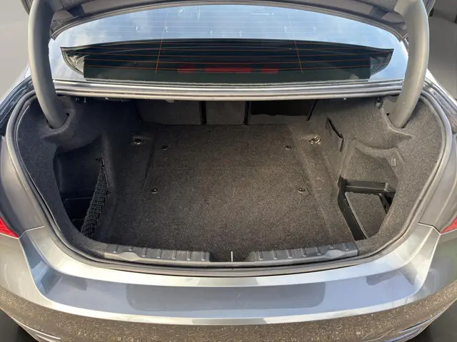 BMW 3 Serie 318i Luxury 360 Head up Led 2016 Benzine 18