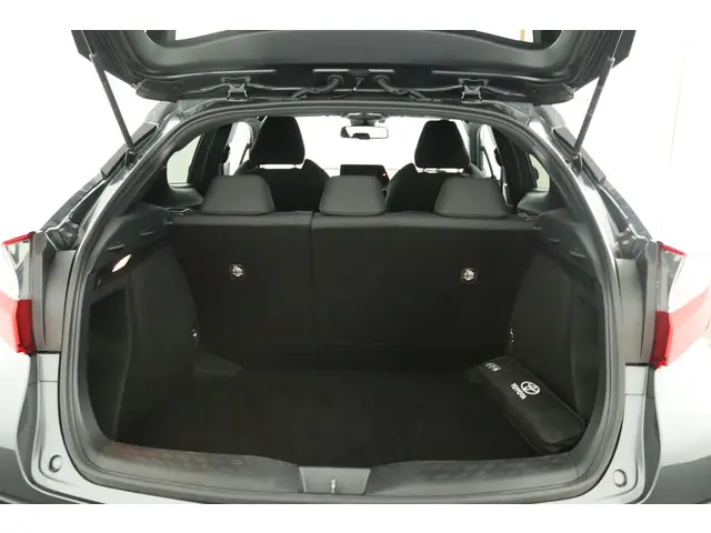 Toyota C-HR 1.8 Hybrid Style 2019 Hybride Benzine 24