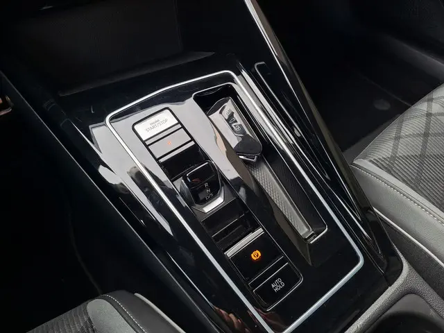 Volkswagen Golf 1.5 eTSI R-Line NIEUWSTAAT 2023 Benzine 12