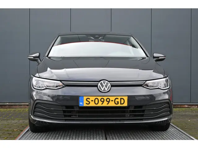Volkswagen Golf 1.0 TSI Life Business 2022 Benzine 8