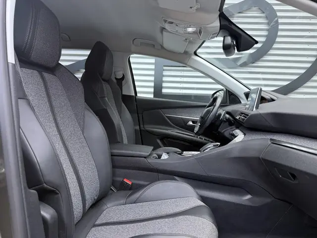 Peugeot 3008 1.2 PureTech Allure 2018 Benzine 9