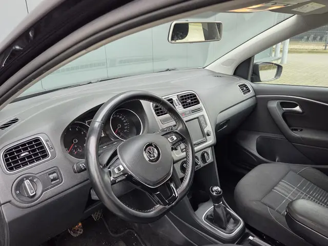 Volkswagen Polo 1.0 2015 Benzine 14