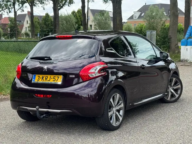 Peugeot 208 1.6 VTi XY /Navi/Trekhaak/ 2013 Benzine 3
