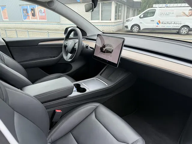 Tesla Model Y Long Range AWD Dual 2024 Elektrisch 14