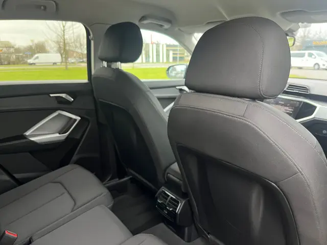 Audi Q3 45 TFSI e edition Plug-in 2024 Hybride Benzine 9