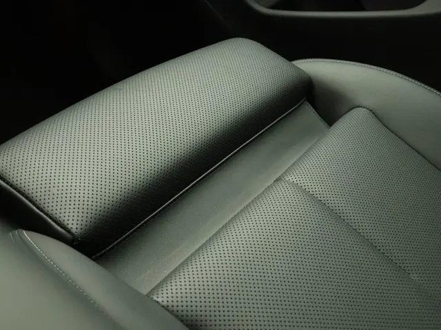 BMW 5 Serie Touring 550e xDrive 2025 Hybride Benzine 23