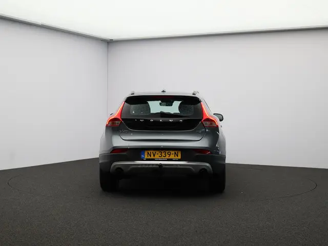 Volvo V40 Cross Country 2.0 T3 Nordic+ 2017 Benzine 24