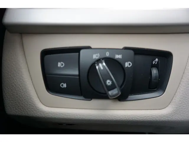 BMW 3 Serie 330e High Executive 2016 Hybride Benzine 18