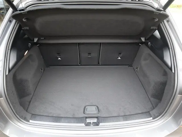 Mercedes-Benz B-Klasse 180 AMG Line 2025 Benzine 7