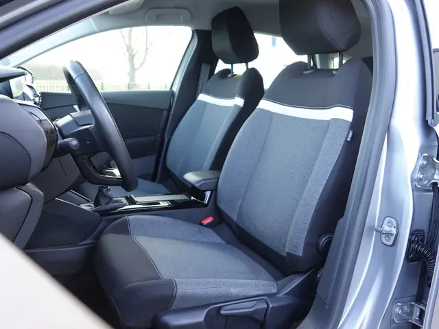 Citroën C4 1.2 Puretech 100PK Feel 2021 Benzine 6