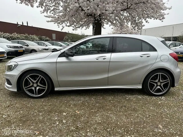 Mercedes-Benz A-Klasse 180 Prestige AMG 2015 Benzine 2