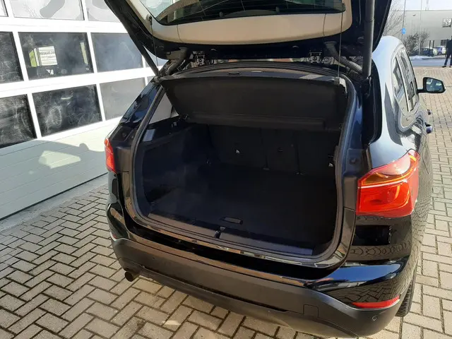 BMW X1 sDrive18i Executive 2017 Benzine 9