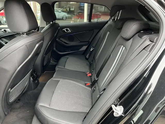 BMW 1 Serie 118i Executive Edition 2020 Benzine 7