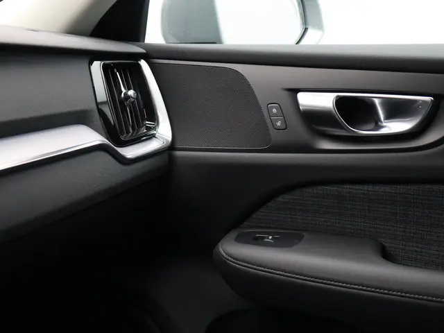 Volvo V60 B4 197PK Essential Edition 2026 Benzine 19