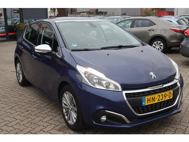 Peugeot 208 1.2 PureTech Allure 2015 Benzine 10