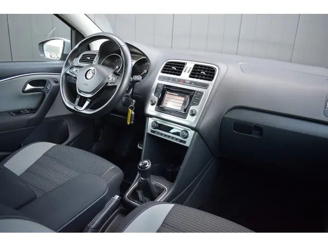 Volkswagen Polo 1.2 TSi Cross 2014 Benzine 2