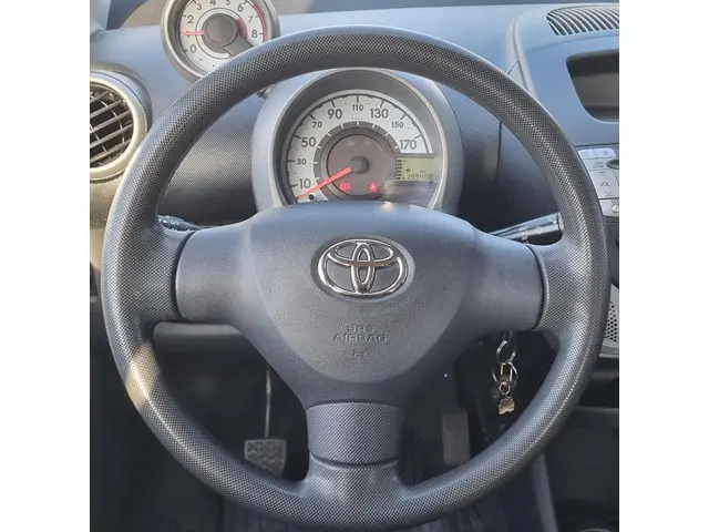 Toyota Aygo 1.0 VVT-i Now 2013 Benzine 6