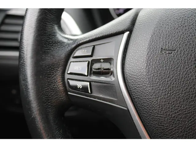 BMW 1 Serie 120i Sport Line 184PK 2018 Benzine 16