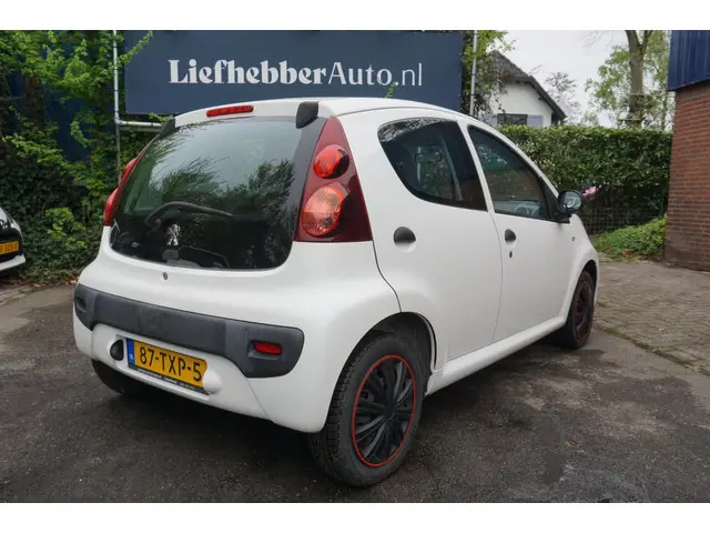 Peugeot 107 1.0 Access Accent / Airco / NAP / 2012 Benzine 23