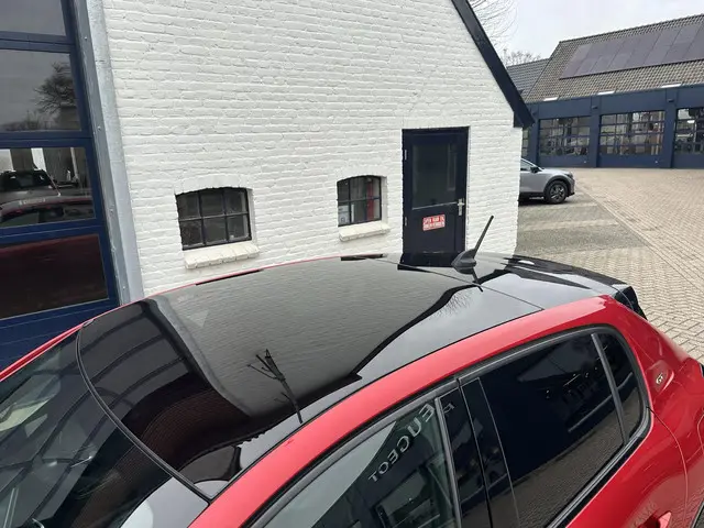 Peugeot 208 1.2 Turbo 100 PK GT Pack 2021 Benzine 47