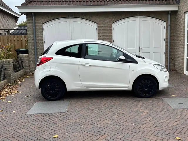 Ford Ka 1.2 Champions Edition start/stop 2013 Benzine 3