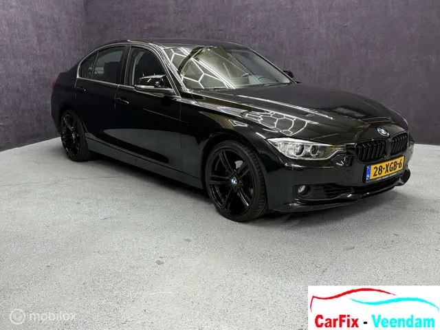 BMW 3 Serie 320i Upgrade Edition 2012 Benzine