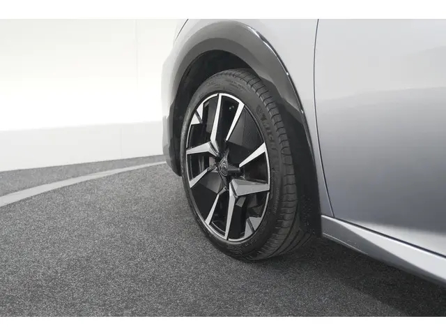 Peugeot 208 Hybrid 136 e-DCS6 GT 2024 Hybride Benzine 20