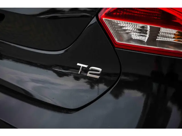 Volvo V40 1.6 T2 Momentum 2014 Benzine 31