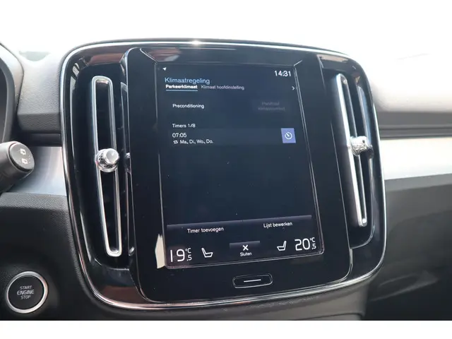 Volvo XC40 2.0 B4 Momentum Business 2022 Benzine 23