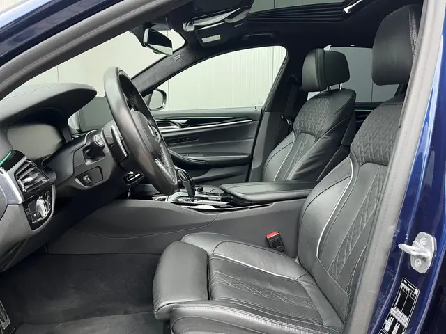 BMW 5 Serie M550i xDrive High Executive 2019 Benzine 19