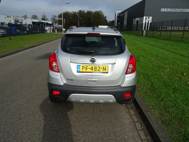 Opel Mokka 1.6 Cosmo 4x4 allroad 2013 Benzine 4