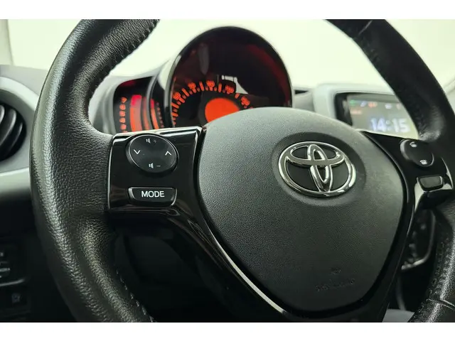 Toyota Aygo 1.0 VVT-i x-play 2015 Benzine 16