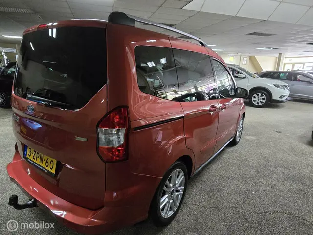 Ford Tourneo Courier 1.0 Titanium A. Camera 2015 Benzine 6