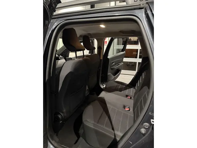 Dacia Duster 1.0 TCe Journey 2023 Benzine 8