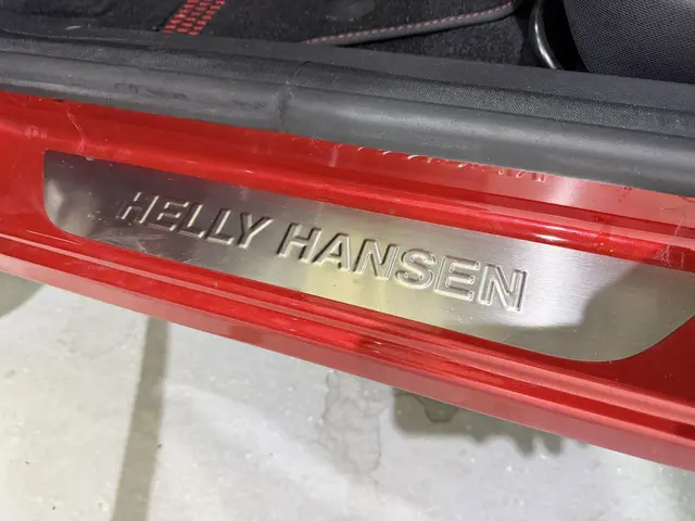 Renault Captur 0.9 TCe Helly Hansen NAP 2015 Benzine 24