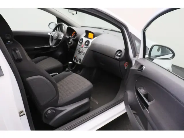 Opel Corsa 1.4-16V Design Edition 2013 Benzine 26