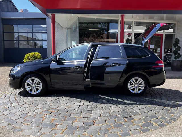 Peugeot 308 SW 1.2 PureTech Blue Lion 2017 Benzine 23