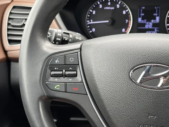 Hyundai i20 1.2 HP i-Motion Comfort 2015 Benzine 12