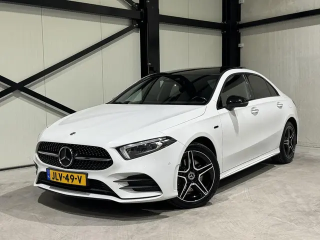 Mercedes-Benz A-Klasse 250 e AMG 2020 Hybride Benzine 28
