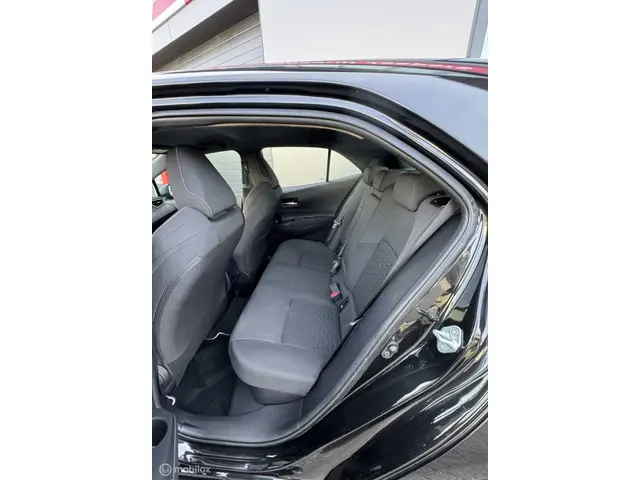 Toyota Corolla 1.8 Hybrid Active 2023 Hybride Benzine 12