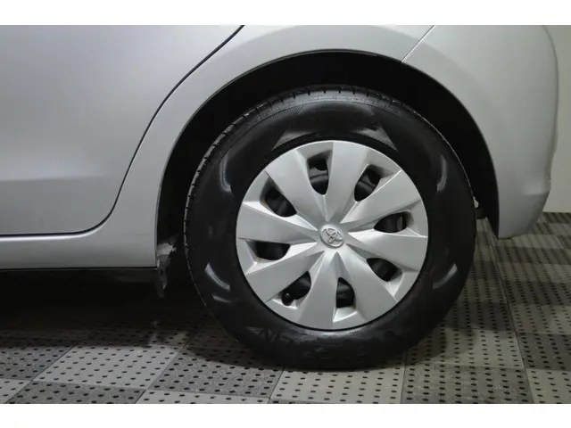 Toyota Yaris 1.0 VVT-i Now / Airco / NL auto 2014 Benzine 20