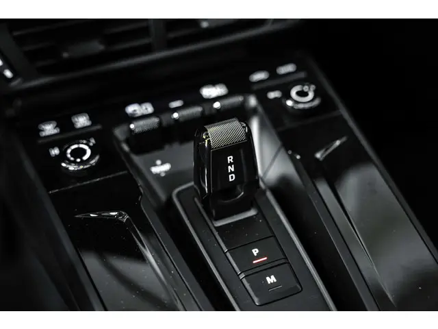 Porsche 911 Carrera GTS 2025 Benzine 31