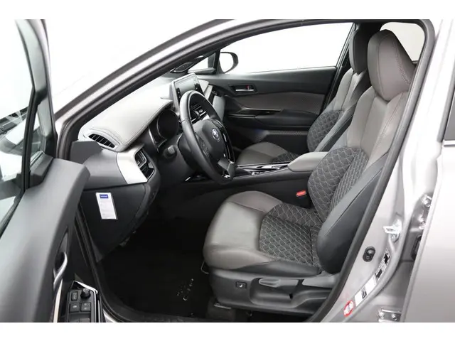 Toyota C-HR 2.0 Hybrid Executive 2021 Hybride Benzine 17
