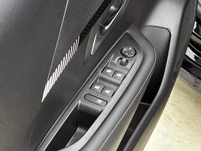 Peugeot 208 1.2 PureTech 100 Allure 2024 Benzine 30