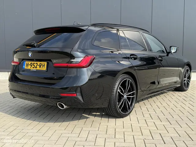 BMW 3 Serie Touring 320i Executive Edition 2020 Benzine 4