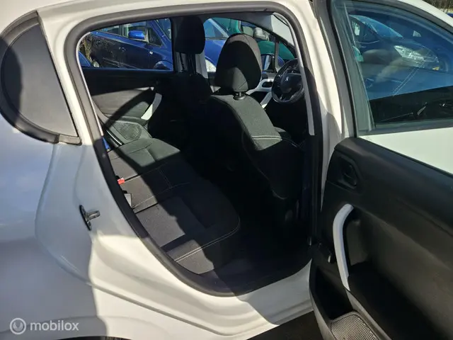 Peugeot 208 1.0 VTi LIKE 2014 Benzine 11