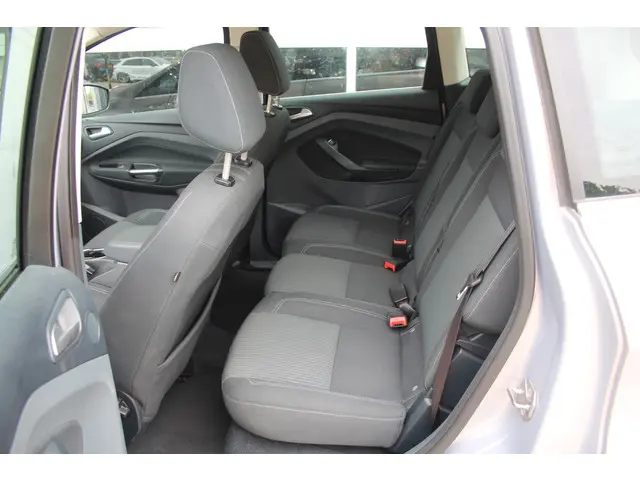 Ford C-MAX 1.0 Titanium 126 Pk 2013 Benzine 16