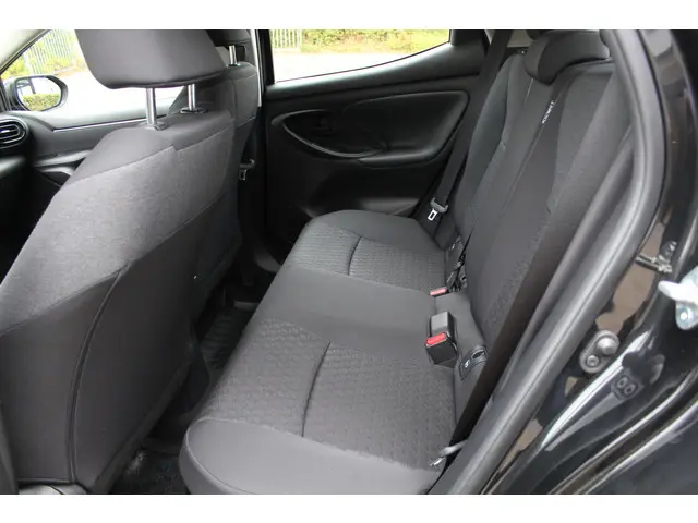 Toyota Yaris 1.5 Hybrid Dynamic 2023 Hybride Benzine 16