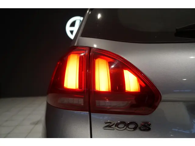 Peugeot 2008 1.2 PureTech Allure 2018 Benzine 17